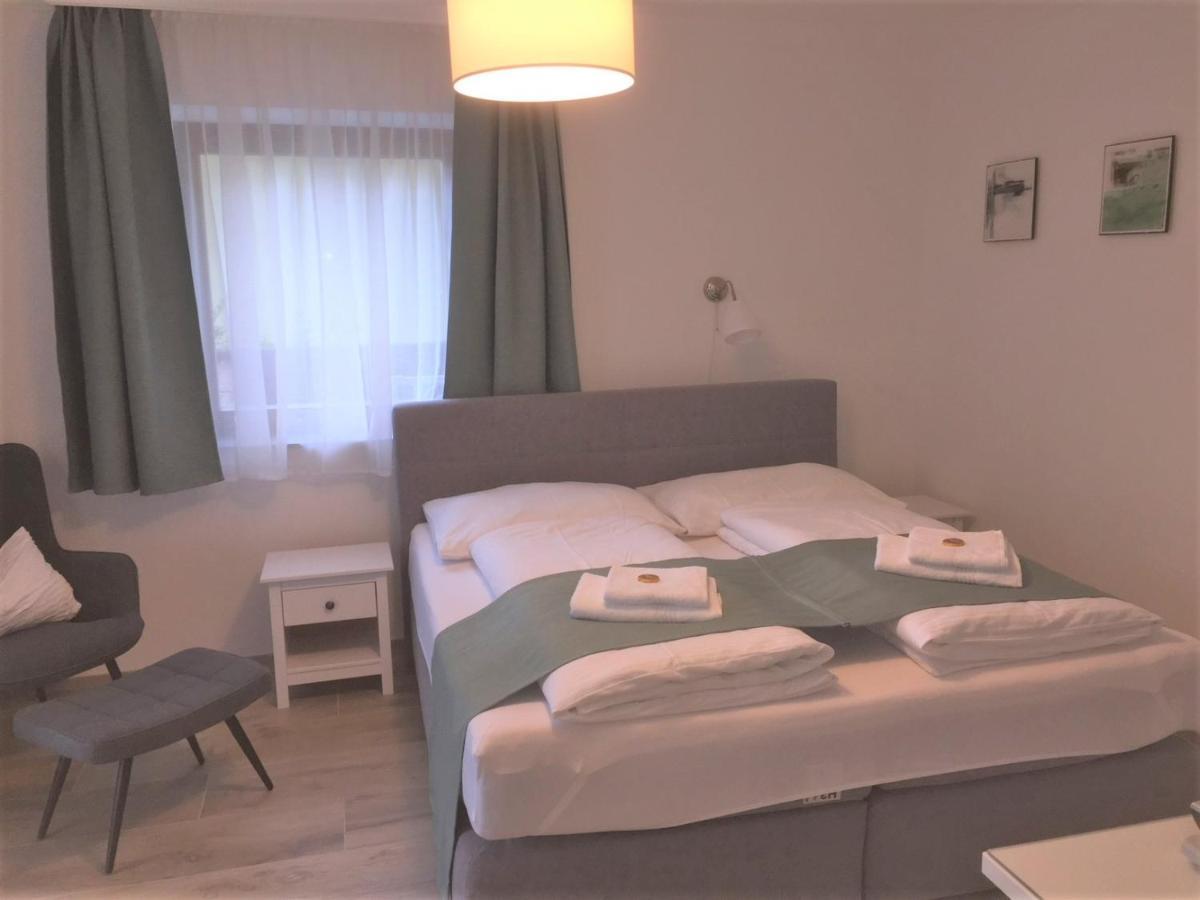 Gaestewohnung Schlossblick Grödig Esterno foto