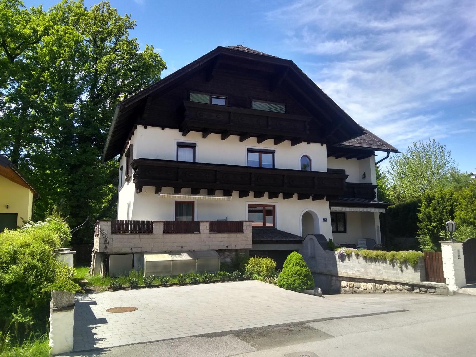 Gaestewohnung Schlossblick Grödig Esterno foto